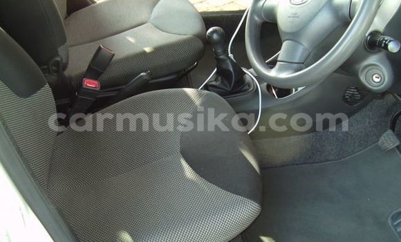 Buy Used Toyota Yaris White Car in Bulawayo in Bulawayo Buy Used Toyota Yaris White Car in Bulawayo in Bulawayo