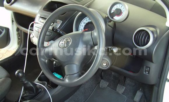Buy Used Toyota Yaris White Car in Bulawayo in Bulawayo Buy Used Toyota Yaris White Car in Bulawayo in Bulawayo