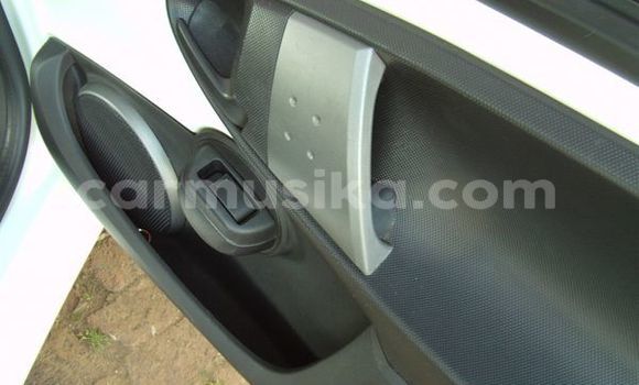 Buy Used Toyota Yaris White Car in Bulawayo in Bulawayo Buy Used Toyota Yaris White Car in Bulawayo in Bulawayo