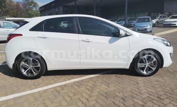 Nunua Ilio tumika Hyundai i30 Nyeupe Gari ndani ya Beitbridge nchini Matabeleland Kusini Nunua Ilio tumika Hyundai i30 Nyeupe Gari ndani ya Beitbridge nchini Matabeleland Kusini
