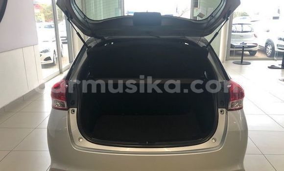 Nunua Ilio tumika Toyota Yaris Fedha Gari ndani ya Beitbridge nchini Matabeleland Kusini Nunua Ilio tumika Toyota Yaris Fedha Gari ndani ya Beitbridge nchini Matabeleland Kusini