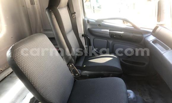 Nunua Ilio tumika Hino 300 Series Nyeupe Lori ndani ya Beitbridge nchini Matabeleland Kusini Nunua Ilio tumika Hino 300 Series Nyeupe Lori ndani ya Beitbridge nchini Matabeleland Kusini