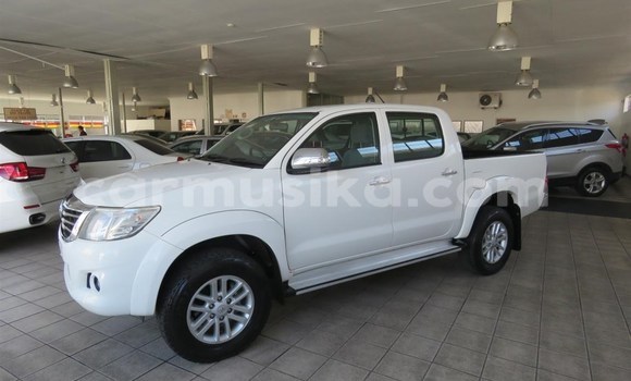 Nunua Ilio tumika Toyota Hilux Nyeupe Gari ndani ya Beitbridge nchini Matabeleland Kusini
