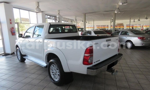 Tenga Tsaru Toyota Hilux Chena Mota in Beitbridge in Matabeleland South Tenga Tsaru Toyota Hilux Chena Mota in Beitbridge in Matabeleland South
