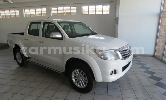 Tenga Tsaru Toyota Hilux Chena Mota in Beitbridge in Matabeleland South Tenga Tsaru Toyota Hilux Chena Mota in Beitbridge in Matabeleland South