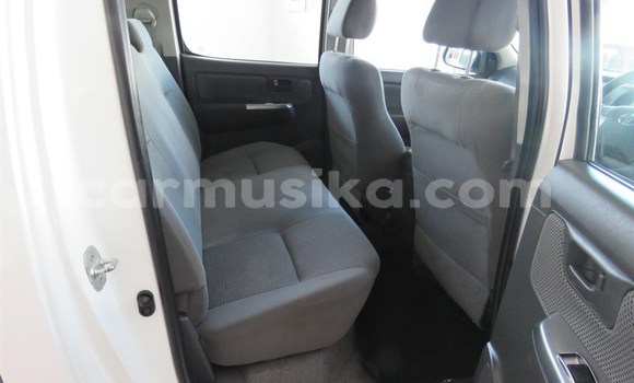 Tenga Tsaru Toyota Hilux Chena Mota in Beitbridge in Matabeleland South Tenga Tsaru Toyota Hilux Chena Mota in Beitbridge in Matabeleland South