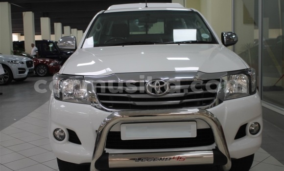 Tenga Tsaru Toyota Hilux Chena Mota in Beitbridge in Matabeleland South