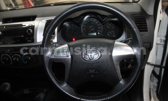 Tenga Tsaru Toyota Hilux Chena Mota in Beitbridge in Matabeleland South Tenga Tsaru Toyota Hilux Chena Mota in Beitbridge in Matabeleland South