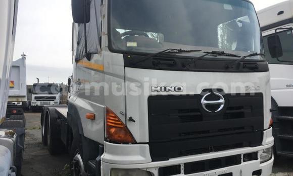 Buy Used Hino 300 Series White Truck in Beitbridge in Matabeleland South Buy Used Hino 300 Series White Truck in Beitbridge in Matabeleland South