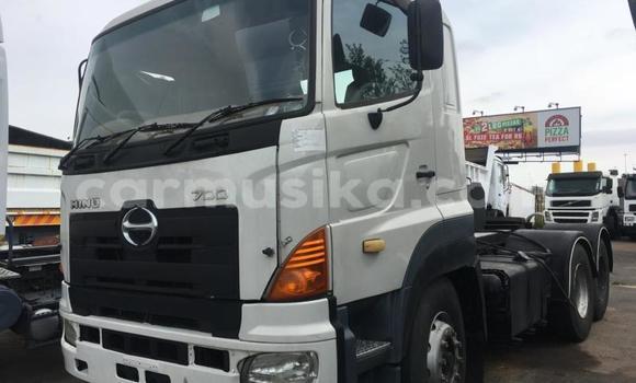Buy Used Hino 300 Series White Truck in Beitbridge in Matabeleland South Buy Used Hino 300 Series White Truck in Beitbridge in Matabeleland South