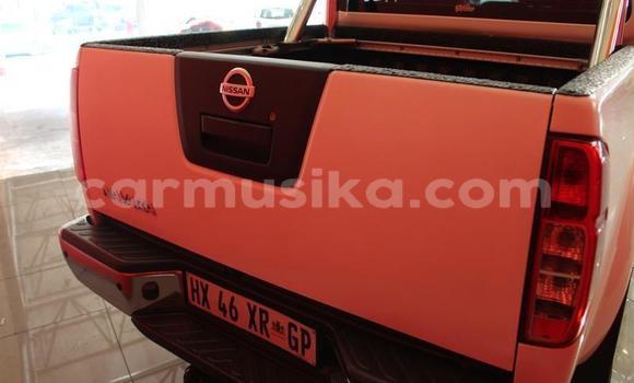 Acheter Occasion Voiture Nissan Navara Blanc à Beitbridge, Matabeleland South Acheter Occasion Voiture Nissan Navara Blanc à Beitbridge, Matabeleland South