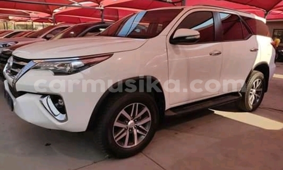 Acheter Occasion Voiture Toyota Fortuner Blanc à Beitbridge, Matabeleland South