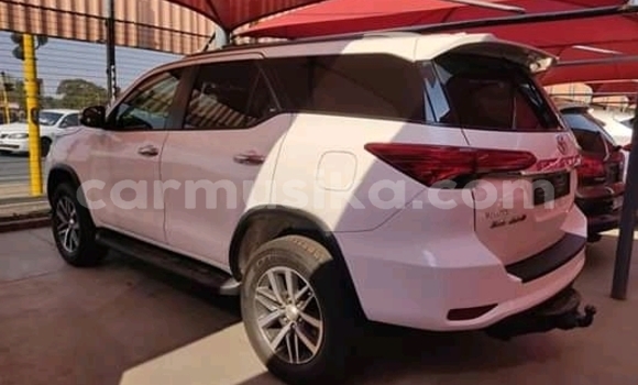 Acheter Occasion Voiture Toyota Fortuner Blanc à Beitbridge, Matabeleland South Acheter Occasion Voiture Toyota Fortuner Blanc à Beitbridge, Matabeleland South