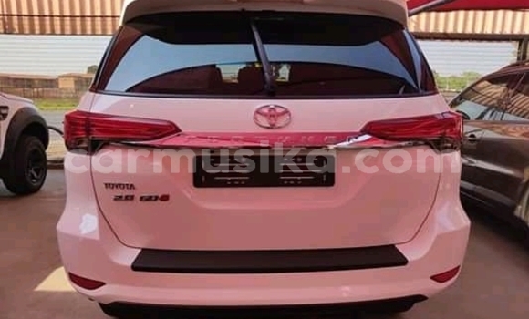 Acheter Occasion Voiture Toyota Fortuner Blanc à Beitbridge, Matabeleland South Acheter Occasion Voiture Toyota Fortuner Blanc à Beitbridge, Matabeleland South