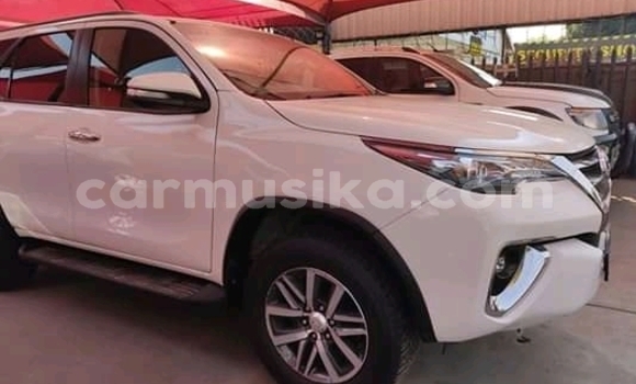 Acheter Occasion Voiture Toyota Fortuner Blanc à Beitbridge, Matabeleland South Acheter Occasion Voiture Toyota Fortuner Blanc à Beitbridge, Matabeleland South