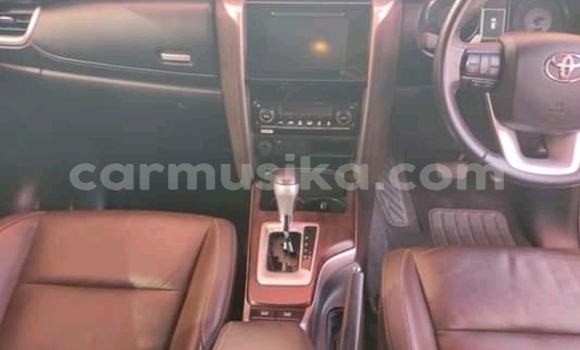 Acheter Occasion Voiture Toyota Fortuner Blanc à Beitbridge, Matabeleland South Acheter Occasion Voiture Toyota Fortuner Blanc à Beitbridge, Matabeleland South