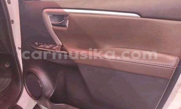 Acheter Occasion Voiture Toyota Fortuner Blanc à Beitbridge, Matabeleland South Acheter Occasion Voiture Toyota Fortuner Blanc à Beitbridge, Matabeleland South