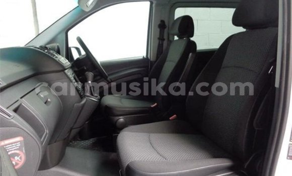 Tenga Tsaru Mercedes‒Benz Vito Chena Mota in Beitbridge in Matabeleland South Tenga Tsaru Mercedes‒Benz Vito Chena Mota in Beitbridge in Matabeleland South