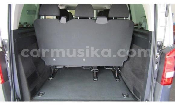 Acheter Occasion Voiture Mercedes‒Benz Vito Blanc à Harare, Harare Acheter Occasion Voiture Mercedes‒Benz Vito Blanc à Harare, Harare