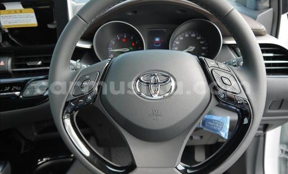 Nunua Ilio tumika Toyota C-HR Nyeupe Gari ndani ya Beitbridge nchini Matabeleland Kusini Nunua Ilio tumika Toyota C-HR Nyeupe Gari ndani ya Beitbridge nchini Matabeleland Kusini