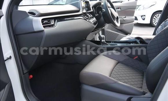 Nunua Ilio tumika Toyota C-HR Nyeupe Gari ndani ya Beitbridge nchini Matabeleland Kusini Nunua Ilio tumika Toyota C-HR Nyeupe Gari ndani ya Beitbridge nchini Matabeleland Kusini