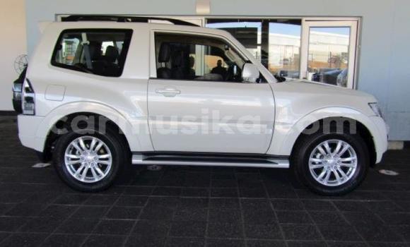Acheter Occasion Voiture Mitsubishi Pajero Blanc à Beitbridge, Matabeleland South Acheter Occasion Voiture Mitsubishi Pajero Blanc à Beitbridge, Matabeleland South