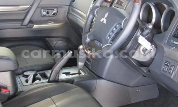 Acheter Occasion Voiture Mitsubishi Pajero Blanc à Beitbridge, Matabeleland South Acheter Occasion Voiture Mitsubishi Pajero Blanc à Beitbridge, Matabeleland South
