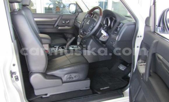 Acheter Occasion Voiture Mitsubishi Pajero Blanc à Beitbridge, Matabeleland South Acheter Occasion Voiture Mitsubishi Pajero Blanc à Beitbridge, Matabeleland South