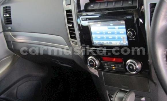 Acheter Occasion Voiture Mitsubishi Pajero Blanc à Beitbridge, Matabeleland South Acheter Occasion Voiture Mitsubishi Pajero Blanc à Beitbridge, Matabeleland South