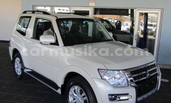 Acheter Occasion Voiture Mitsubishi Pajero Blanc à Beitbridge, Matabeleland South Acheter Occasion Voiture Mitsubishi Pajero Blanc à Beitbridge, Matabeleland South
