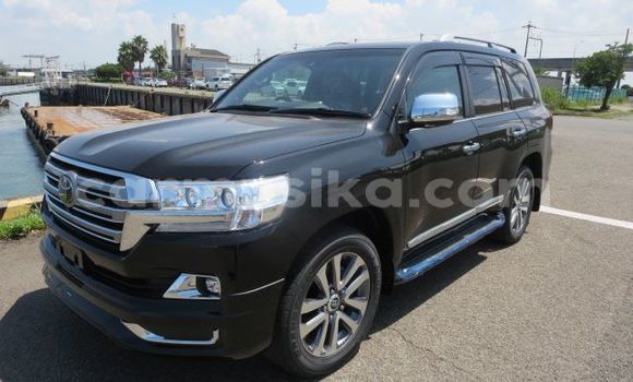 Nunua Ilio tumika Toyota Land Cruiser Nyeusi Gari ndani ya Alexandra Park nchini Harare Nunua Ilio tumika Toyota Land Cruiser Nyeusi Gari ndani ya Alexandra Park nchini Harare