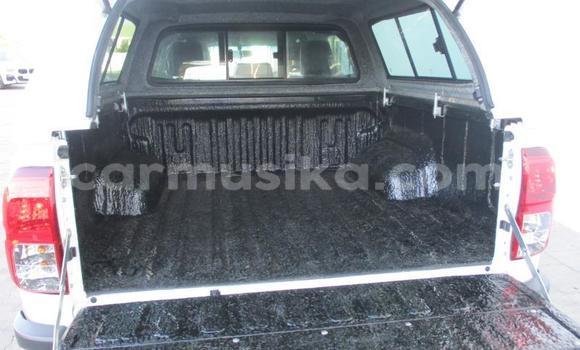 Acheter Occasion Voiture Toyota Hilux Blanc à Beitbridge, Matabeleland South Acheter Occasion Voiture Toyota Hilux Blanc à Beitbridge, Matabeleland South