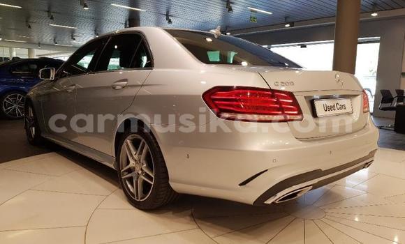 Nunua Ilio tumika Mercedes‒Benz E–Class Nyeupe Gari ndani ya Harare nchini Harare Nunua Ilio tumika Mercedes‒Benz E–Class Nyeupe Gari ndani ya Harare nchini Harare