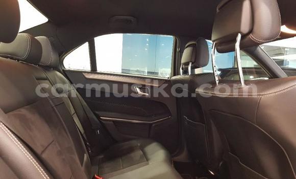 Nunua Ilio tumika Mercedes‒Benz E–Class Nyeupe Gari ndani ya Harare nchini Harare Nunua Ilio tumika Mercedes‒Benz E–Class Nyeupe Gari ndani ya Harare nchini Harare