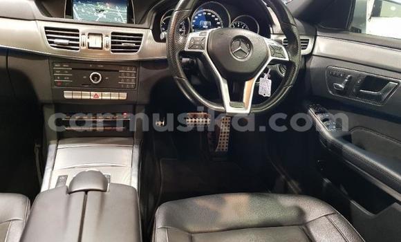 Nunua Ilio tumika Mercedes‒Benz E–Class Nyeupe Gari ndani ya Harare nchini Harare Nunua Ilio tumika Mercedes‒Benz E–Class Nyeupe Gari ndani ya Harare nchini Harare