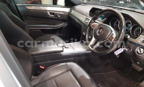 Nunua Ilio tumika Mercedes‒Benz E–Class Nyeupe Gari ndani ya Harare nchini Harare Nunua Ilio tumika Mercedes‒Benz E–Class Nyeupe Gari ndani ya Harare nchini Harare