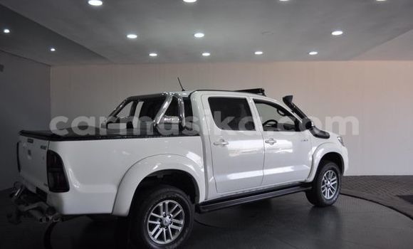 Buy Used Toyota Hilux White Car in Harare in Harare Buy Used Toyota Hilux White Car in Harare in Harare