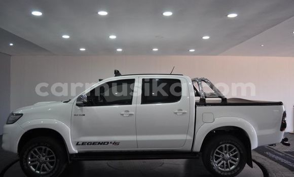 Buy Used Toyota Hilux White Car in Harare in Harare Buy Used Toyota Hilux White Car in Harare in Harare