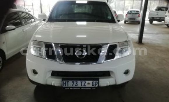 Buy Used Nissan Pathfinder White Car in Beitbridge in Matabeleland South