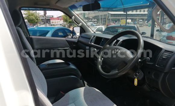 Tenga Tsaru Toyota Hiace Chena Mota in Beitbridge in Matabeleland South Tenga Tsaru Toyota Hiace Chena Mota in Beitbridge in Matabeleland South