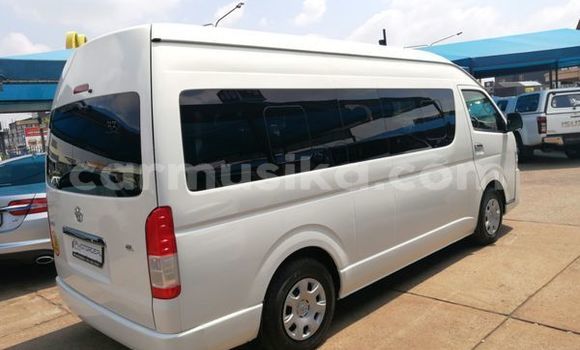 Tenga Tsaru Toyota Hiace Chena Mota in Beitbridge in Matabeleland South Tenga Tsaru Toyota Hiace Chena Mota in Beitbridge in Matabeleland South