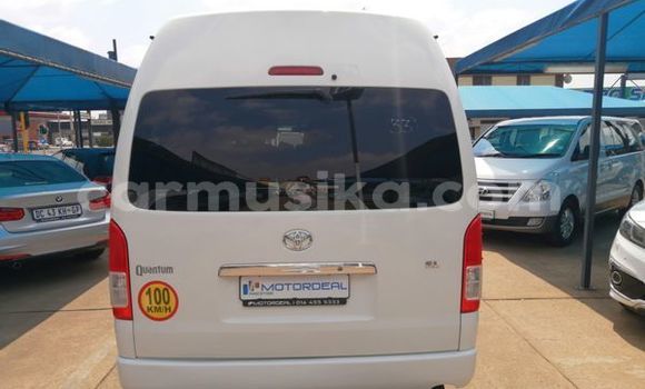 Tenga Tsaru Toyota Hiace Chena Mota in Beitbridge in Matabeleland South Tenga Tsaru Toyota Hiace Chena Mota in Beitbridge in Matabeleland South