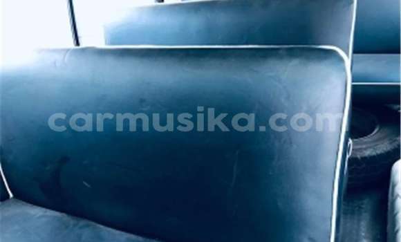 Buy Used Toyota Hiace White Car in Beitbridge in Matabeleland South Buy Used Toyota Hiace White Car in Beitbridge in Matabeleland South