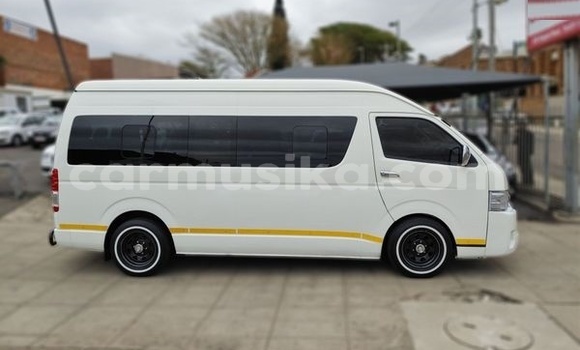 Buy Used Toyota Hiace White Car in Beitbridge in Matabeleland South