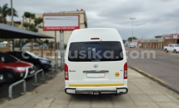 Buy Used Toyota Hiace White Car in Beitbridge in Matabeleland South Buy Used Toyota Hiace White Car in Beitbridge in Matabeleland South