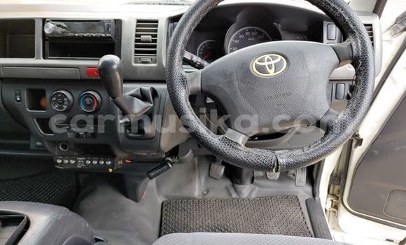 Buy Used Toyota Hiace White Car in Beitbridge in Matabeleland South Buy Used Toyota Hiace White Car in Beitbridge in Matabeleland South