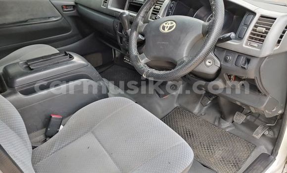 Buy Used Toyota Hiace White Car in Beitbridge in Matabeleland South Buy Used Toyota Hiace White Car in Beitbridge in Matabeleland South