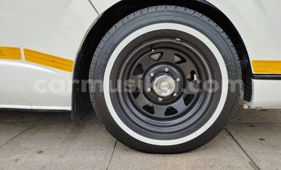 Buy Used Toyota Hiace White Car in Beitbridge in Matabeleland South Buy Used Toyota Hiace White Car in Beitbridge in Matabeleland South