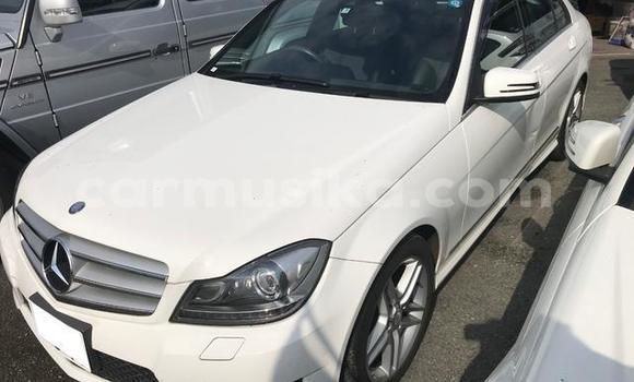 Acheter Occasion Voiture Mercedes‒Benz C–Class Blanc à Beitbridge, Matabeleland South Acheter Occasion Voiture Mercedes‒Benz C–Class Blanc à Beitbridge, Matabeleland South