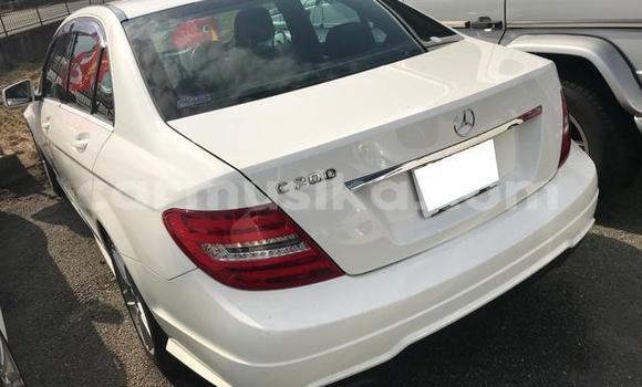 Acheter Occasion Voiture Mercedes‒Benz C–Class Blanc à Beitbridge, Matabeleland South Acheter Occasion Voiture Mercedes‒Benz C–Class Blanc à Beitbridge, Matabeleland South
